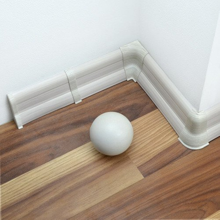 2,5m Fussleiste PVC 62mm Kieferweiss + Montagematerial Gratis