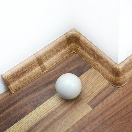 2,5m Fussleiste PVC 62mm Eiche Dorian + Montagematerial Gratis