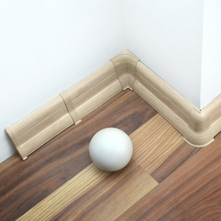 2,5m Fussleiste PVC 62mm Eiche Sibirien + Montagematerial Gratis