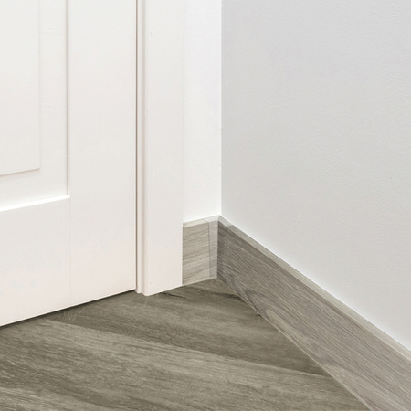 Fussleiste 2,2m Kunststoff Geschäumtes PVC Dubliner Nebelleiche