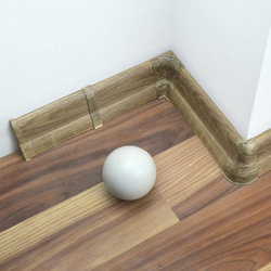 2,5m Fussleiste PVC 62mm Eiche Spinell + Montagematerial Gratis