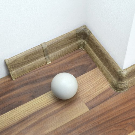 2,5m Fussleiste PVC 62mm Eiche Spinell + Montagematerial Gratis